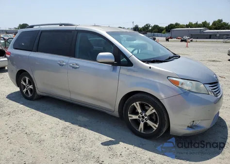 2011 Toyota Sienna Le z USA, uszkodzony, nr VIN 5TDKK3DCXBS130702